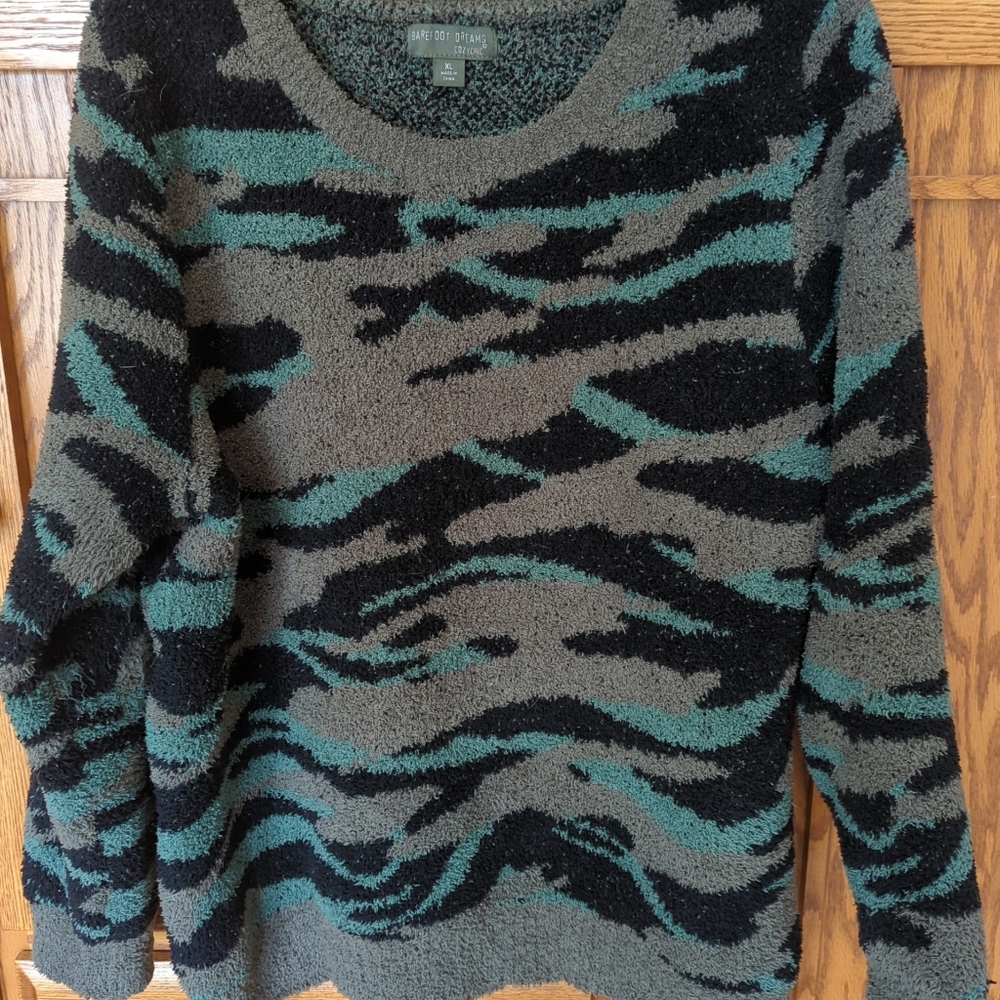 Women's Barefoot Dreams Cozy Chic Camo Sweater  Green Sz. L